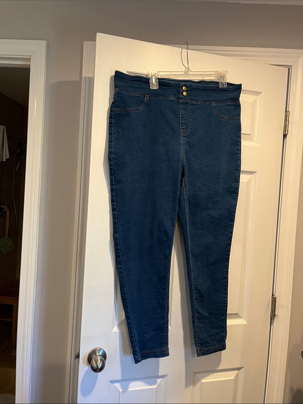 Terra & Sky Dark Blue Pull-On Jeggings with Gold Button Detail. Size 16-18 W
